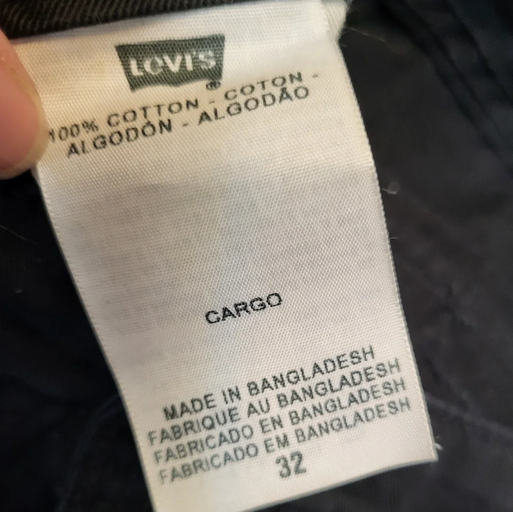 Levi's Black Cargo Shorts Relaxed Fit - Size 32